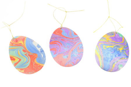 pintura marbling huevo de pascua actividad niño - Actividades manuales DIY Pascua – 10doigts.fr