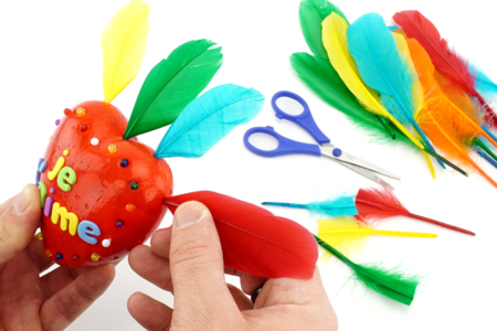 Heart and Feathers Trophy - 2 - Mother's Day Crafts - 10doigts.com - Mother's Day Crafts – 10doigts.fr