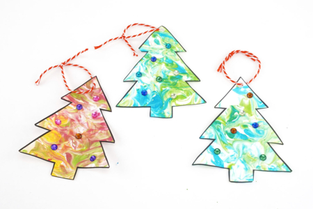 Marbled Tree Ornaments - Shaving Foam - 4 - Christmas Tree Ornement Crafts - 10doigts.com - Christmas Tree Ornement Crafts – 10doigts.fr