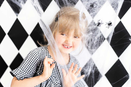 Stretchable White Spider Web - 2 - Halloween Creative Accessories - 10doigts.com - Halloween Creative Accessories – 10doigts.fr
