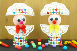 Arlequin avec des napperons en papier - Accessoires en papier - 10doigts.fr - 2