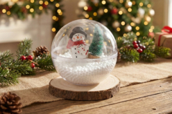 Resin Snowmen - 4 Pieces - 2 - Small Christmas Decorations - 10doigts.com - Small Christmas Decorations - 10doigts.fr