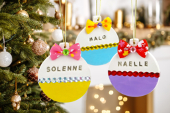 Bola de Navidad personalizada con un nombre - Cortadores creativos para niños - 10doigts.fr