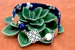 bracelet biais bleu - Fermoirs bijoux - 10doigts.fr - 2