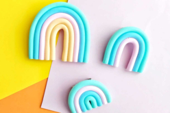 Broche Arc-en-ciel - Pâtes Fimo Effect : donnez une dimension magique à vos modelages - 10doigts.fr - 2