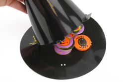 chapeau de sorcière surprise - Sacs à bonbons Halloween - 10doigts.fr - 2