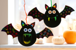 Chauve-souris en carte à gratter - Gommettes yeux, visages et smileys pour des créations pleines d’expression - 10doigts.fr - 2