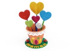 Coeurs dans un pot de fleurs - Décorations coeurs pour des créations pleines d'amour - 10doigts.fr - 2