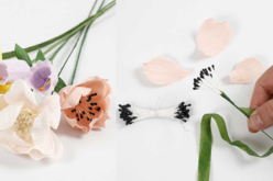 étamines de fleurs noires - Fleurs en papier crépon : créez des bouquets éternels - 10doigts.fr - 2