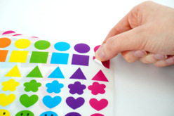 gommettes scolaires formes géométriques - Gommettes pédagogiques : apprendre, grandir et s'éveiller par le jeu - 10doigts.fr - 2