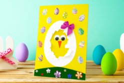 Le poussin de Pâques dans son œuf brisé - Gommettes Pâques - 10doigts.fr - 2