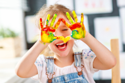 pintura manos niños - Pintura gouache con los dedos: el despertar creativo desde la más tierna edad - 10doigts.fr