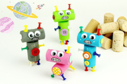 Pequeños robots de tapones de corcho - Clavos y alfileres - 10doigts.fr