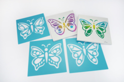 Set de 6 pochoirs en plastique papillons assortis 15 x 15 cm - Pochoirs animaux : l’accessoire idéal pour créer vos univers sauvages - 10doigts.fr - 2