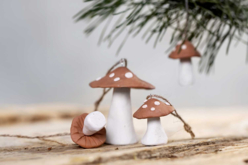 Suspensions champignons en pâtes à modeler - Pâtes à modeler autodurcissantes - 10doigts.fr - 2