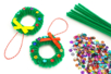 mini corona de Navidad en limpiapipas - Actividades manuales bricolajes de Navidad – 10doigts.fr
