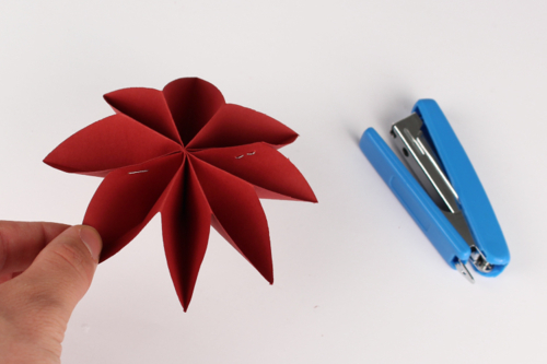 Guirnalda de flores de papel