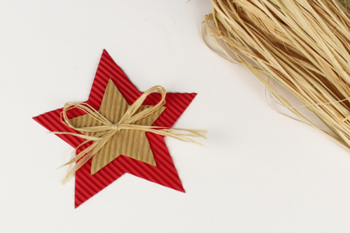 Estrellas de Navidad en cartón ondulado