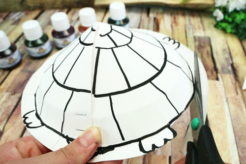 Make a Turtle with a Paper Plate