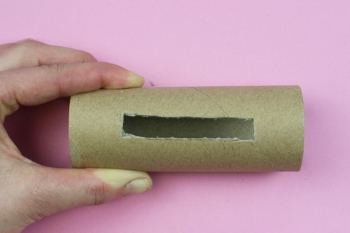 Smartphone Stand with a Cardboard Roll