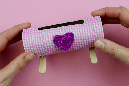 Smartphone Stand with a Cardboard Roll