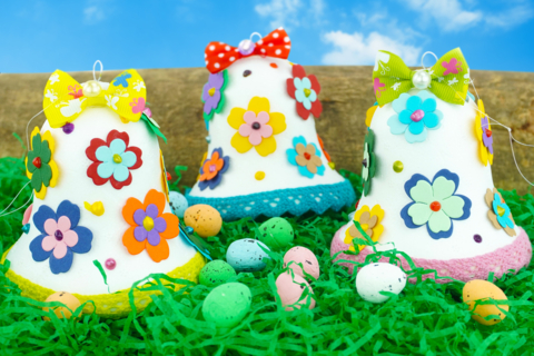 Campanas de Pascua floreadas