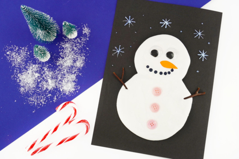 Muñeco de nieve con pintura esponjosa