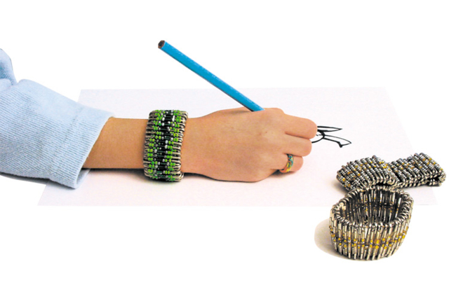 Pulsera con pinzas de seguridad: Idea Crea - Broches - 10doigts.fr