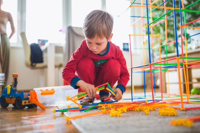 Building Kit with Tubes and Connectors - 454 Pieces - 5 - Building Games - 10doigts.com - Jeux de construction - 10doigts.fr