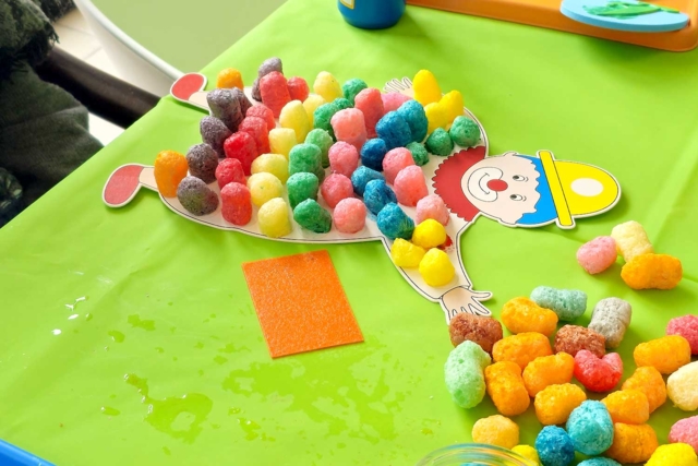 Clown Card Kit + 500 Corn Flakes - 8 Pieces - 2 - Magic maize - 10doigts.com - Activités manuelles avec des flocons de maïs : une matière naturelle et ludique - 10doigts.fr