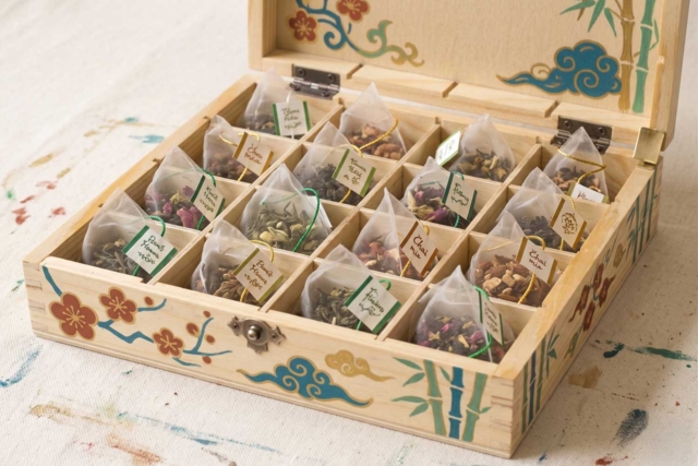Caja de madera con 16 compartimentos para té - Boîtes en bois - 10doigts.fr