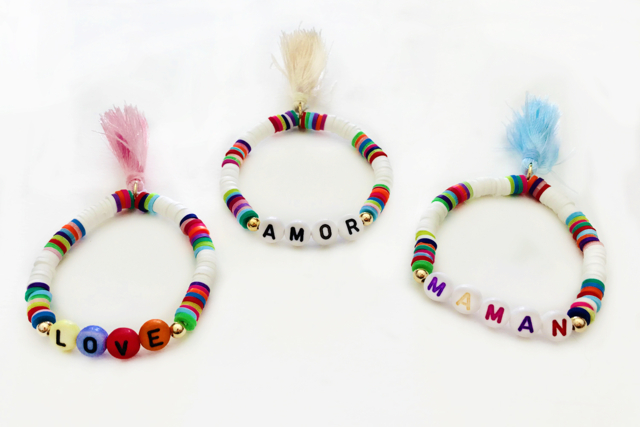 Pulsera de perlas Heishi y alfabeto - Perles Heishi et coquillages - 10doigts.fr