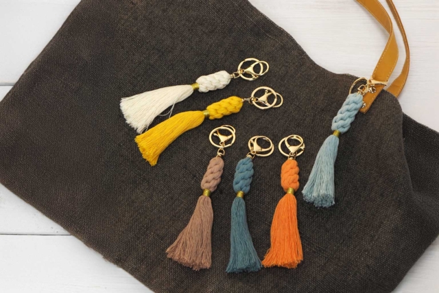 Macramé Keychain Kit - 6 Pieces - 4 - Keychains - 10doigts.com - Porte-clés - 10doigts.fr