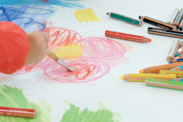 lápiz acuarelable - Crayons de couleur pour enfants : du premier gribouillage au dessin d'artiste - 10doigts.fr