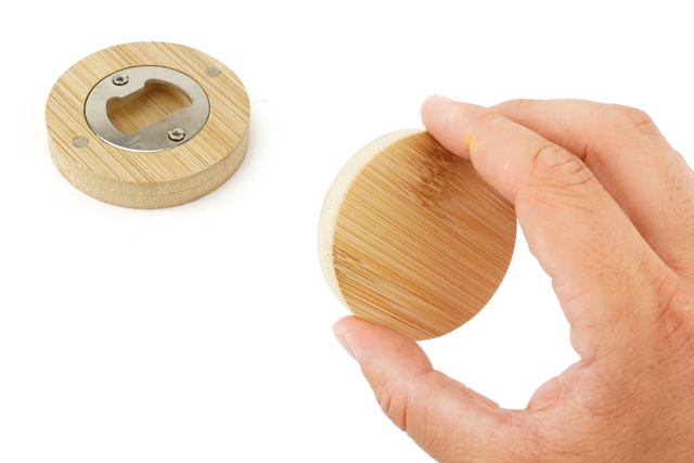 Magnetic Wooden Bottle Opener - 2 - Wooden Objects for the Kitchen - 10doigts.com - Objets bois pour la cuisine - 10doigts.fr