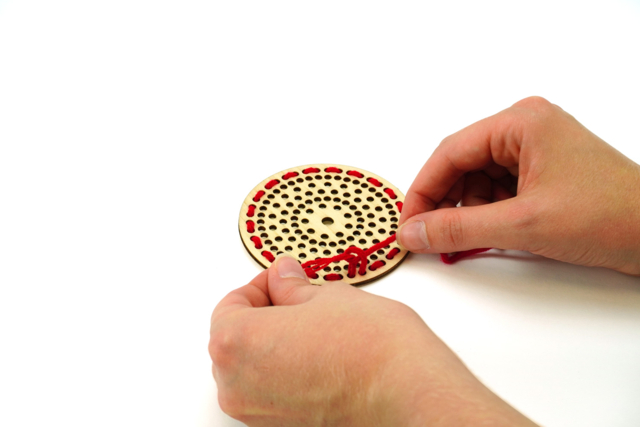 Mandala Christmas Balls to Weave - 6 Pieces - 5 - DIY Christmas Ornaments - 10doigts.com - Boules de Noël DIY - 10doigts.fr