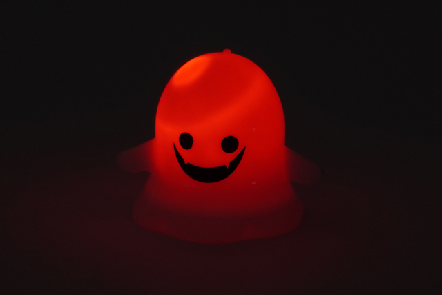 fantasma luminoso LED decoración halloween - Articles lumineux, guirlandes et bougies LED - 10doigts.fr