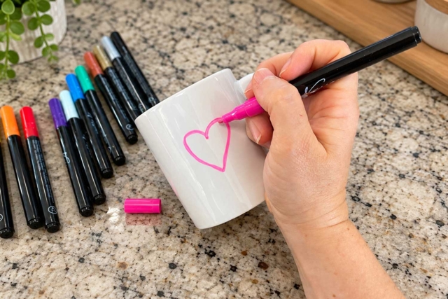 pintura para porcelana - Feutres porcelaine et verre : créez votre vaisselle personnalisée - 10doigts.fr
