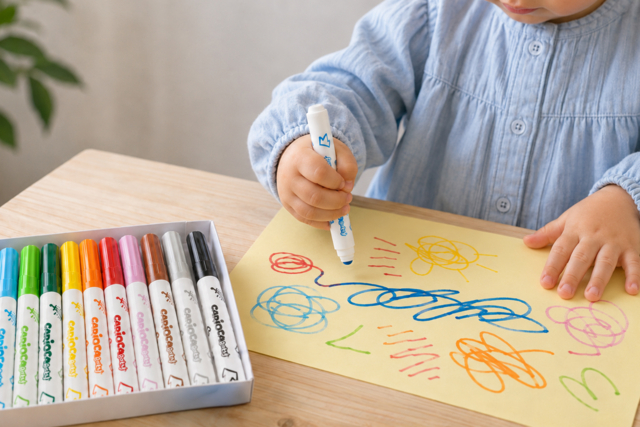 Carioca baby markers - Feutres 1er âge : l'éveil créatif et le graphisme des tout petits - 10doigts.fr