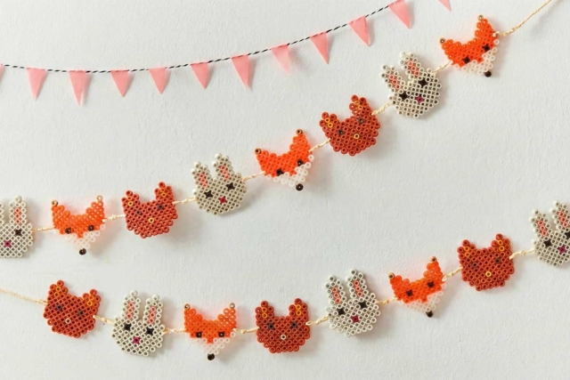 Livre : Je decouvre les perles a repasser - 4 - Ironing Bead Accessories - 10doigts.com - Accessoires pour perles à repasser : l'équipement complet - 10doigts.fr
