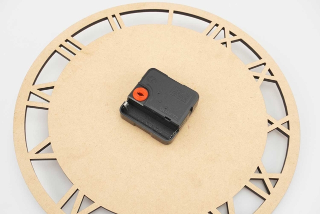 Roman Numerals Clock in Medium - 3 - Craftable Clocks - 10doigts.com - Horloges à fabriquer - 10doigts.fr