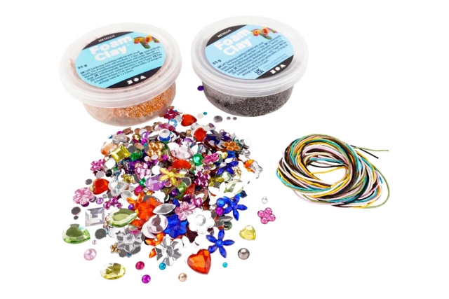 kit medallón foam clay - Bijoux et porte-clés à fabriquer pour la fête des Mères - 10doigts.fr