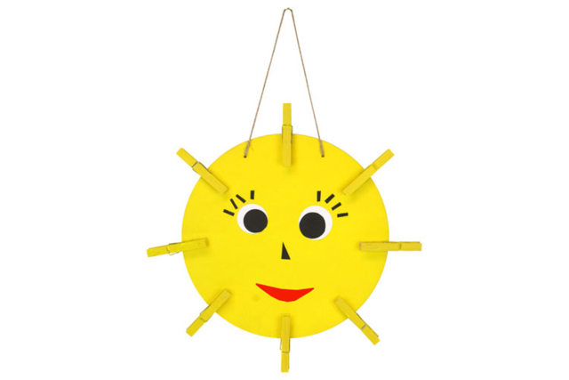 Wooden Sun Photo Holder Kit - 2 - Decorative Photo Frames - 10doigts.com - Cadres et clips photos : des supports uniques pour afficher vos souvenirs - 10doigts.fr