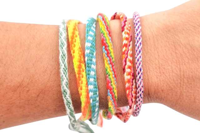 Kumihimo Kit for Making Bracelets - 6 - Cotton Thread, Skein - 10doigts.com - Fils pour bracelets brésiliens - 10doigts.fr