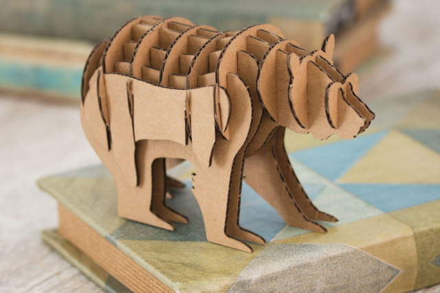 Cardboard Bear to Assemble - 2 - Cardboard Models - 10doigts.com - Maquettes en carton - 10doigts.fr