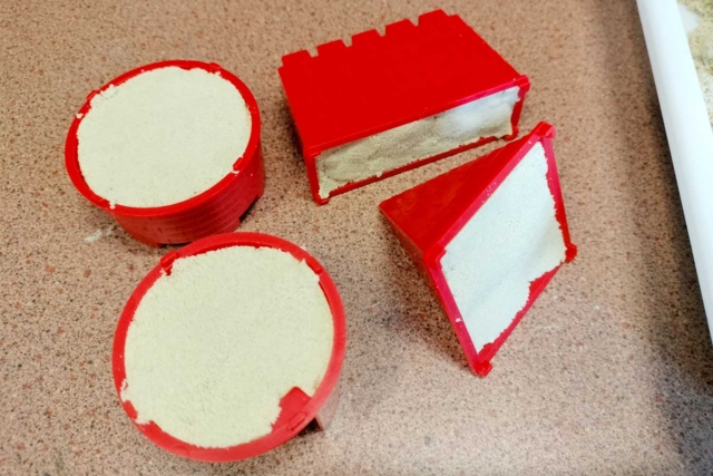 Moldes castillos de arena para modelar - Sable à modeler - Modelage et moulage - 10doigts.fr