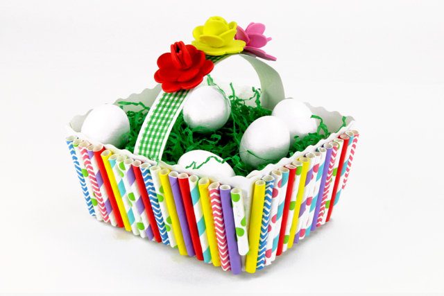 Cesta de Pascua para decorar con pajitas de cartón - Raphia et fibres naturelles pour vos créations - 10doigts.fr
