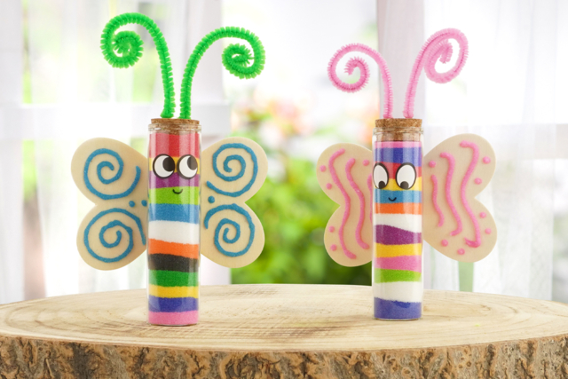 Mariposa a rellenar con arena de colores - Déco en bois brut - 10doigts.fr