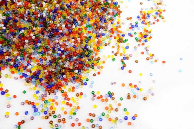 Perlas de rocailles luminosas, colores surtidos - 9000 perlas - Perles Rocaille - 10doigts.fr