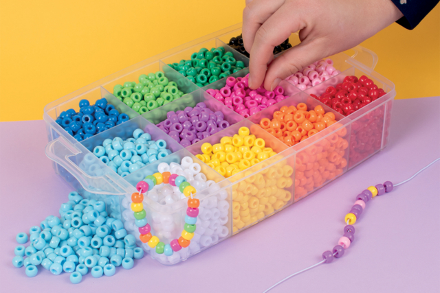 abalorios de plástico para niños con gran agujero PONY - Perles Plastique - 10doigts.fr